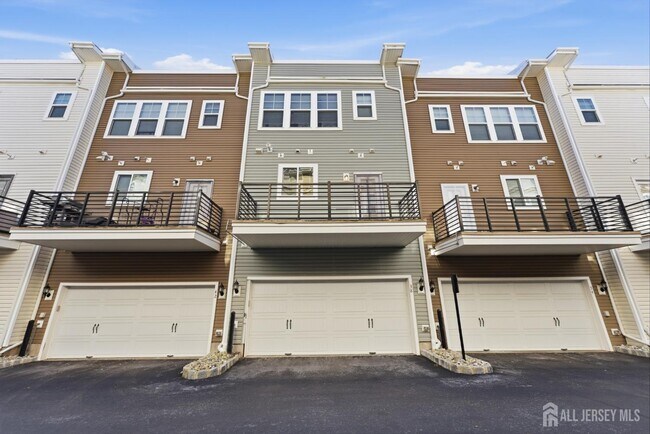 Building Photo - 38 Bond St