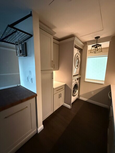 In Unit Washer / Dryer - 99 Roland St