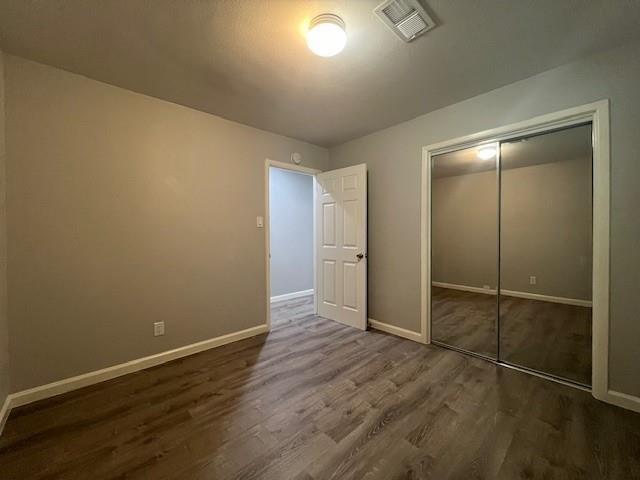 Building Photo - 304 N Oak St