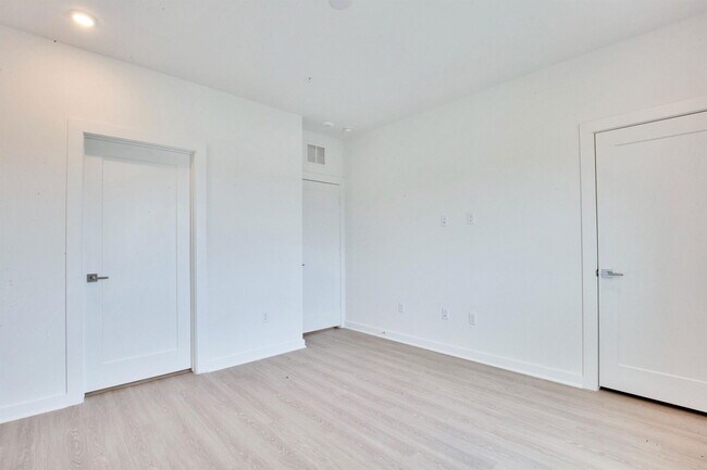 Building Photo - 4802 S Congress Ave