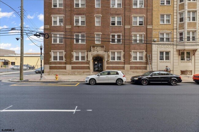 Building Photo - 33 S Iowa Ave