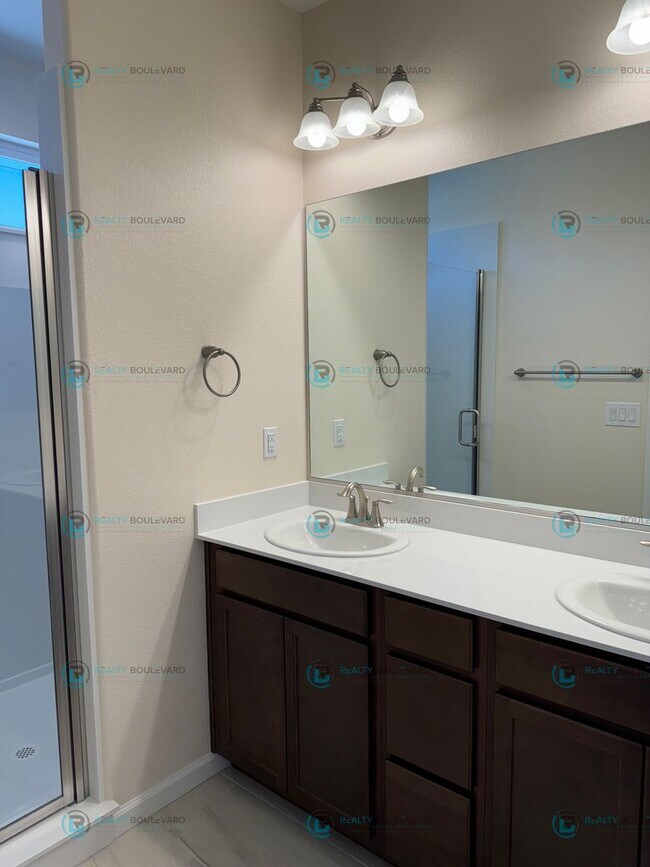 Building Photo - Modern Comfort and Convenience: Stylish 2-...