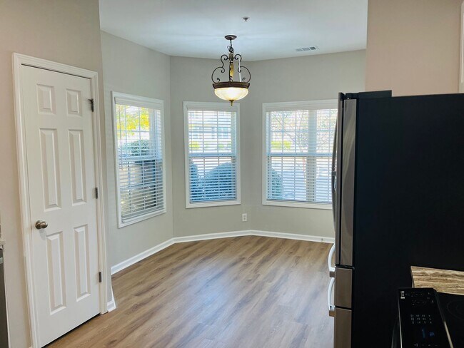 Building Photo - Wow! Check out this charming 3 bedroom 2.5...