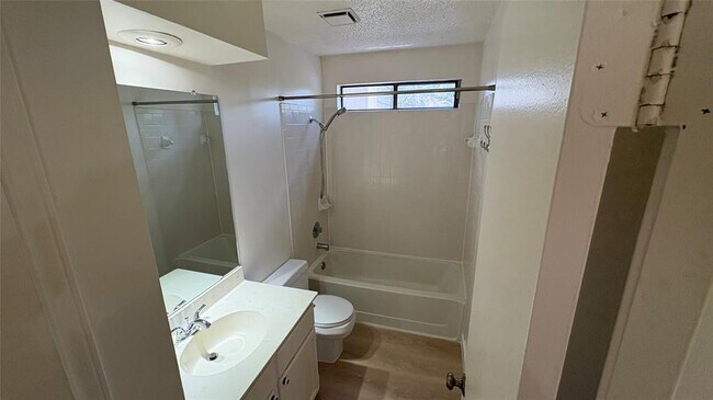 Building Photo - 4703 Saloma Pl