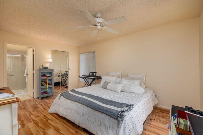 Building Photo - 2500 SE Anchorage Cove