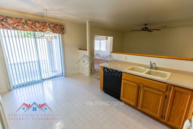 Building Photo - 10864 E Lindner Ave