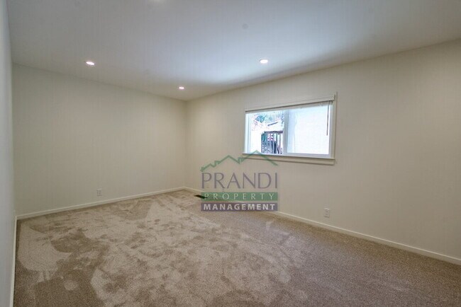 Building Photo - 45 Bayo Vista Way