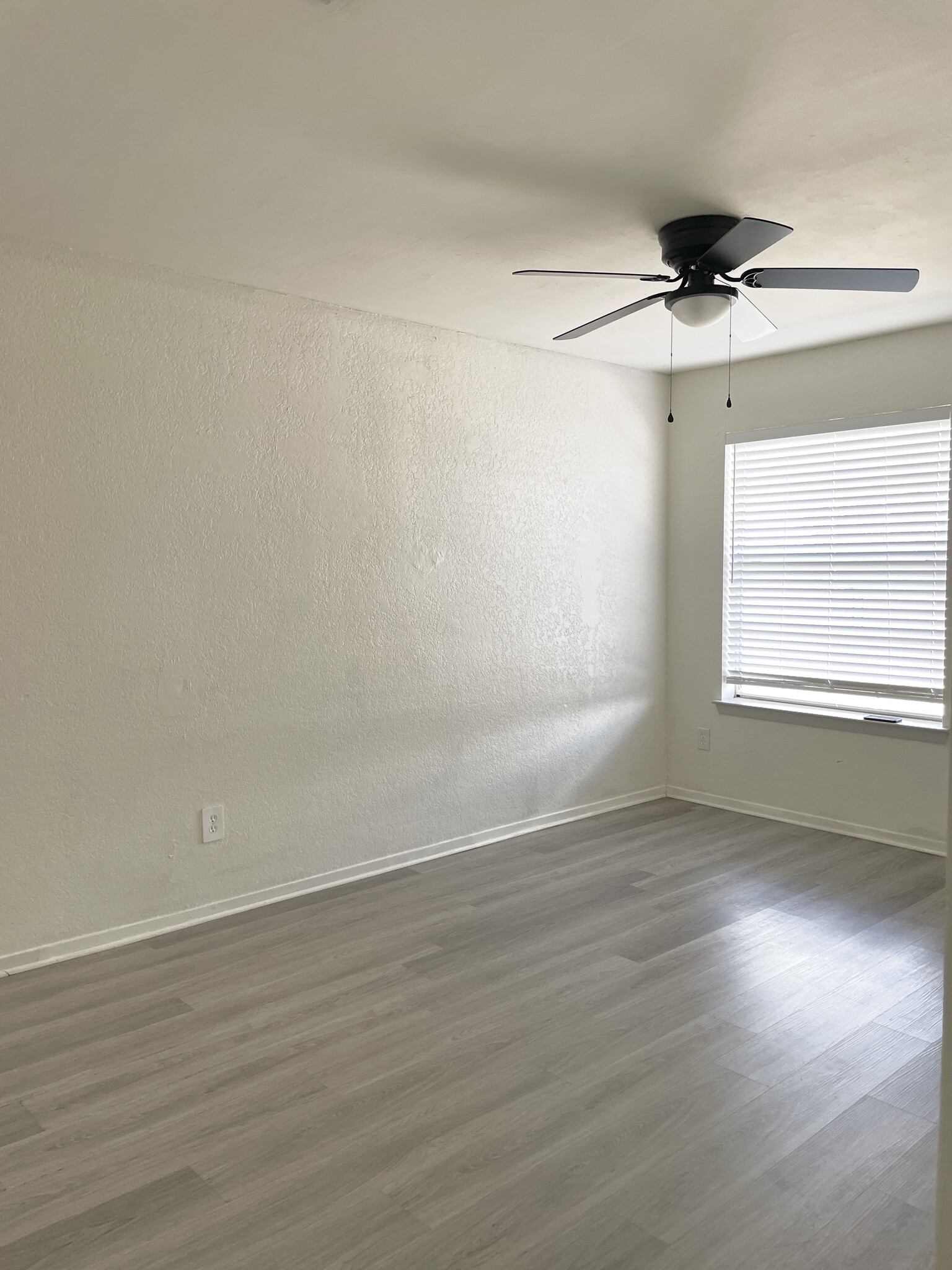 Building Photo - 8337 Clifford St