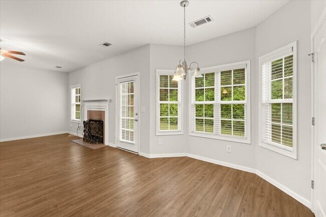 Building Photo - 5 Bedroom in Buford. Great School