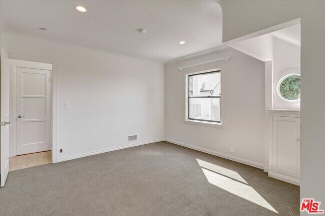 Building Photo - 7450 Palo Vista Dr