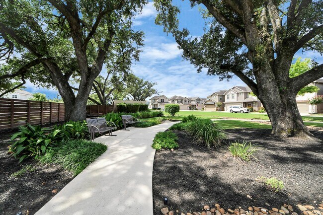 Building Photo - 1917 Barrel Oak Dr