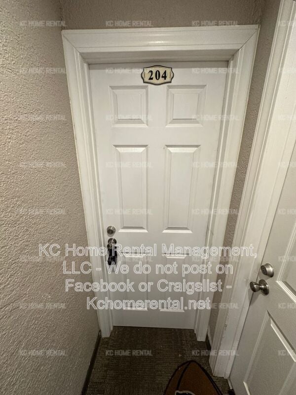 Building Photo - 901 N 16 St