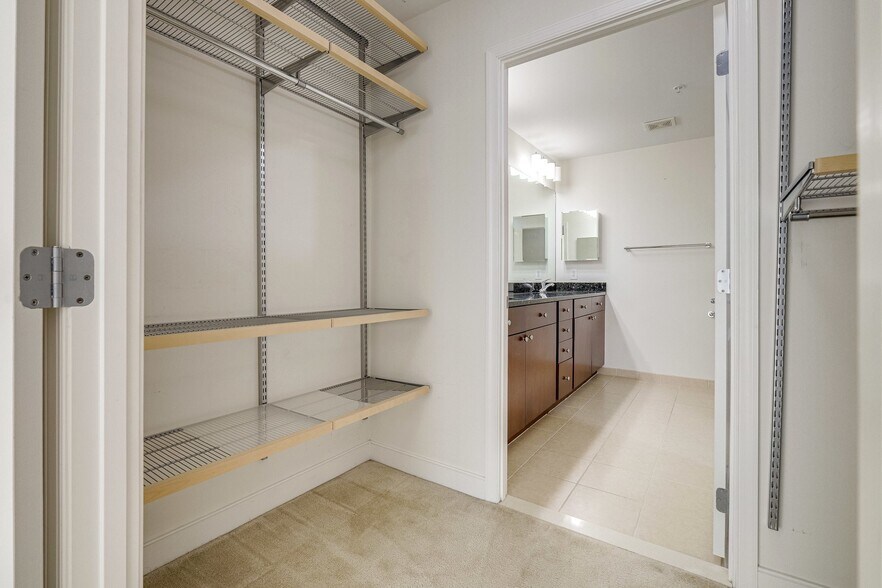 Walk in Closet - 155 POTOMAC Psge