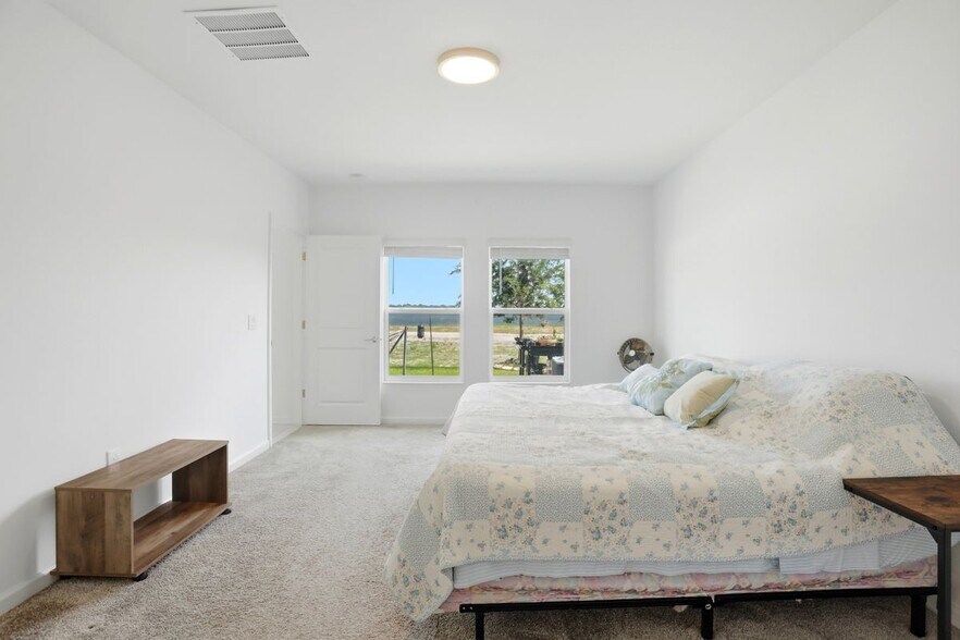 Building Photo - 740 Trotters Dr
