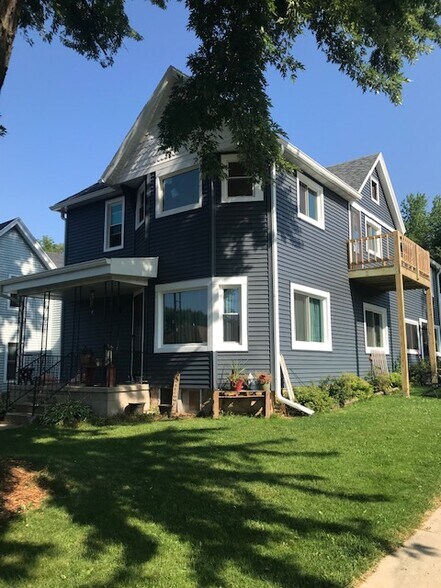 Building Photo - 452 E Holum St