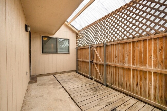 Building Photo - 1521 Wheatfield Ct