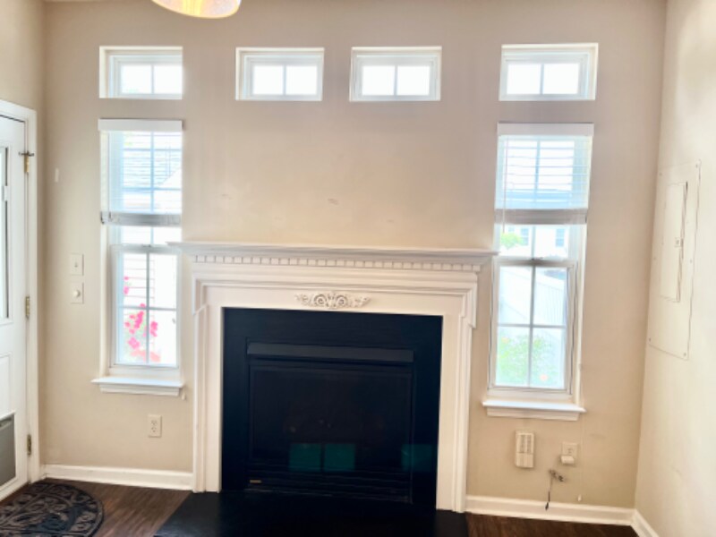 Building Photo - 18626 Oakhurst Blvd