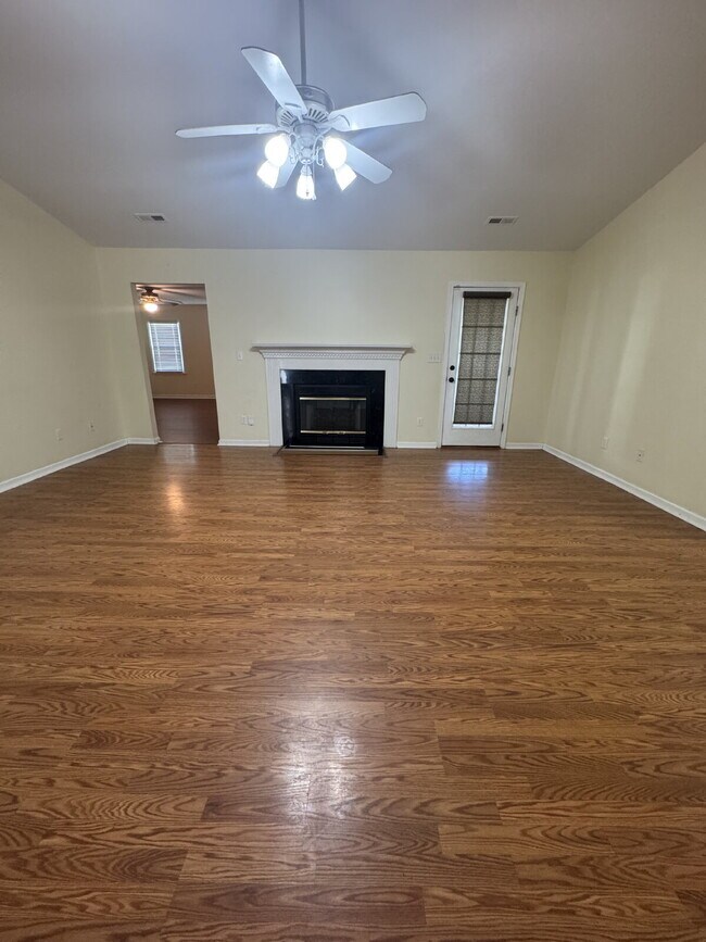 Building Photo - "Charming 3-Bedroom Retreat with Fireplace & Hardwood Floors in Fletcher, NC"