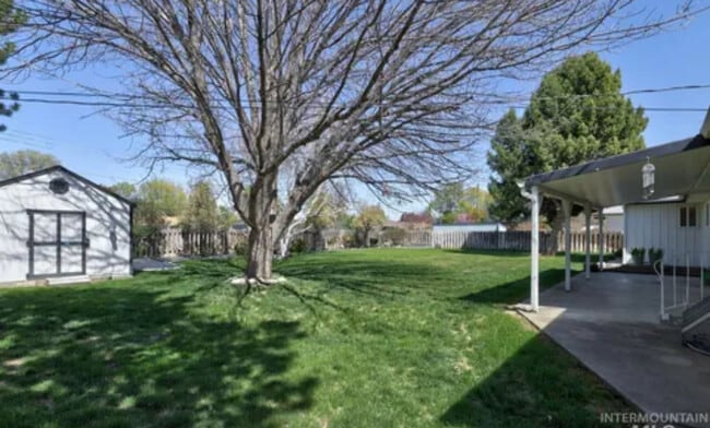 Building Photo - 520 W Bird Ave