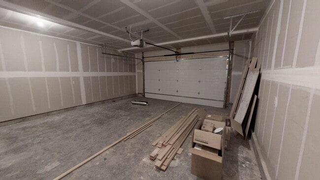 Building Photo - Townhome by the Park - Spacious 2 Car Gara...