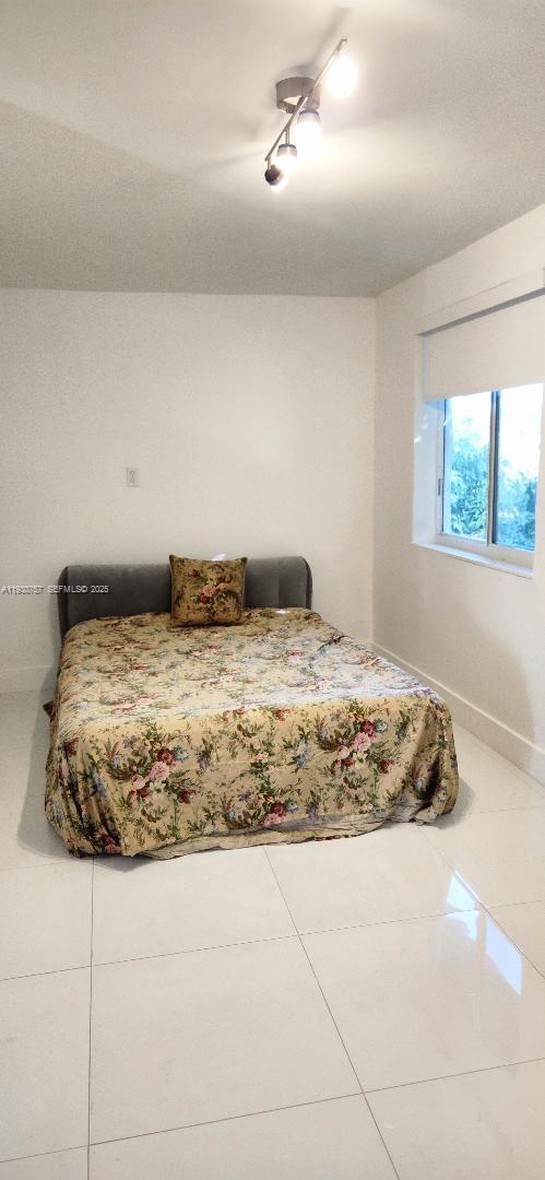 Building Photo - 1232 SW 17th Terrace