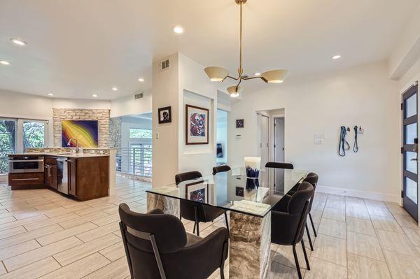 Building Photo - 2203 Doral Dr