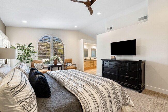 Building Photo - 47210 Heliotrope Dr