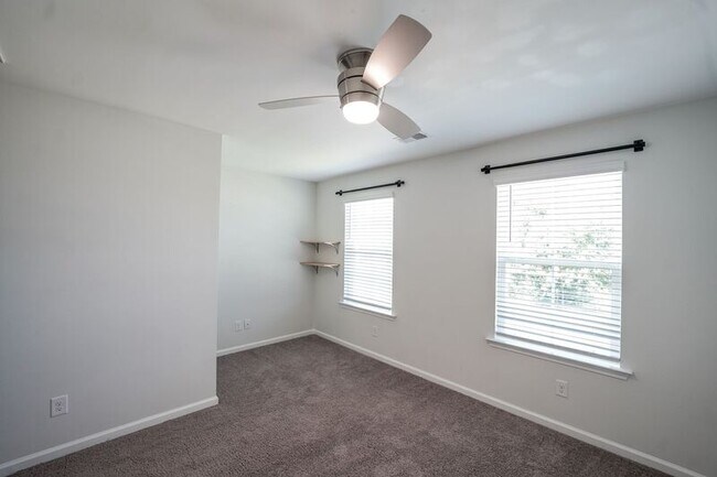 Building Photo - 3556 Castleoak Dr