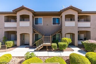 Building Photo - 2305 W Horizon Ridge Pkwy