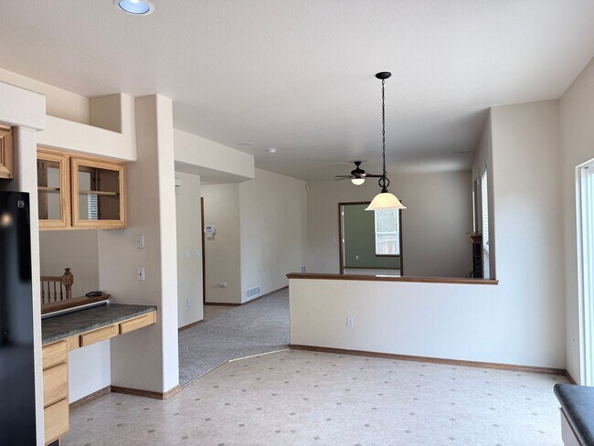 Building Photo - 7492 Amberly Dr