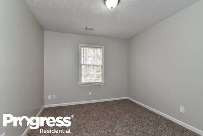 Building Photo - 490 Radio Ct