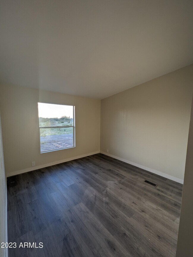 Building Photo - 22455 N Royd Rd
