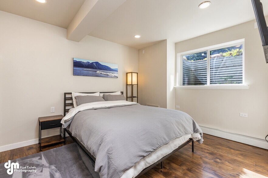 Building Photo - 684 Cedar St