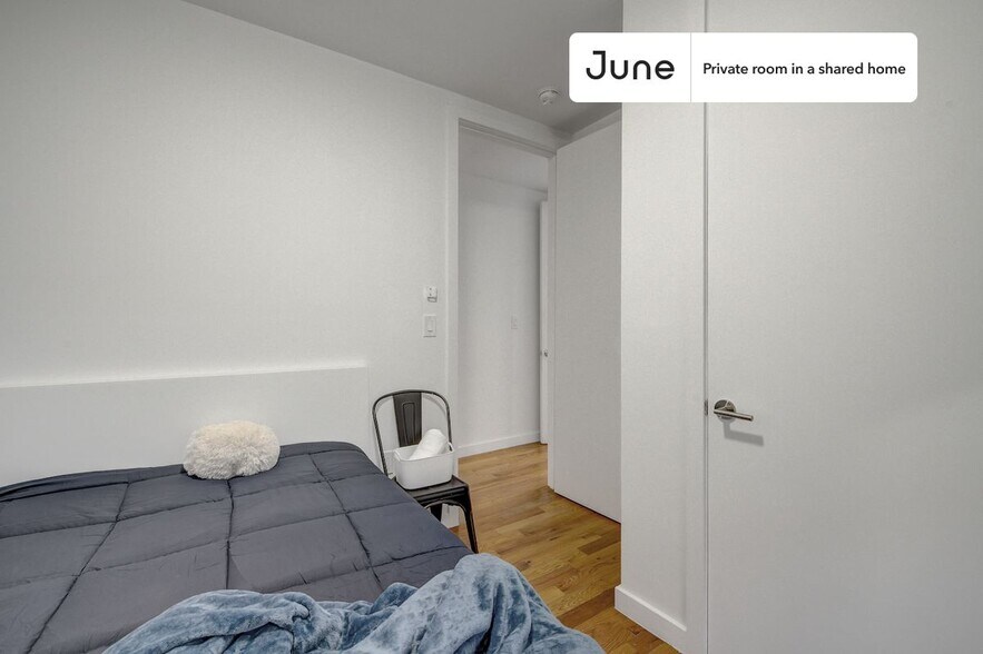 Building Photo - Room in Shared 4.0 bed/1.5 bath home