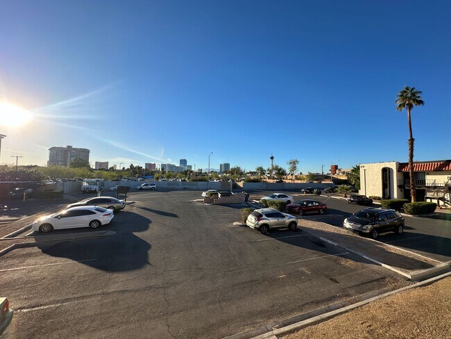 Building Photo - FULLY FURNISHED 2 BEDROOM CONDO WITH STRIP VIEWS