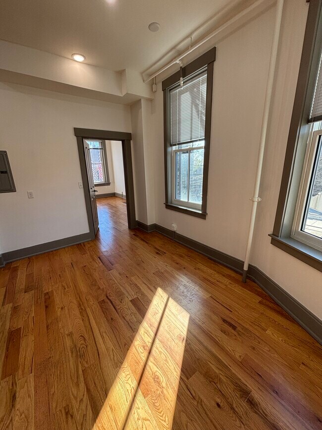 Building Photo - 1725 Elm St