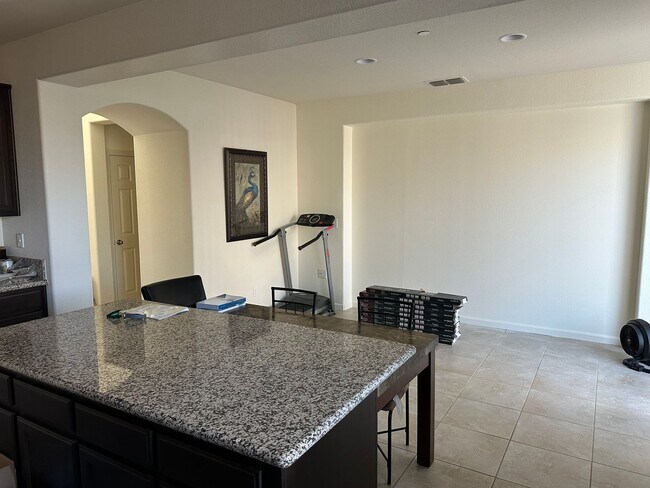 Building Photo - Beautiful Northside Los Banos Rental