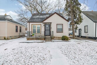 Building Photo - Renovated 3 bedroom bungalow $1300/month