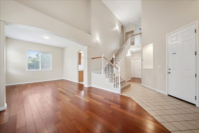 Building Photo - 9615 Harvest View Way