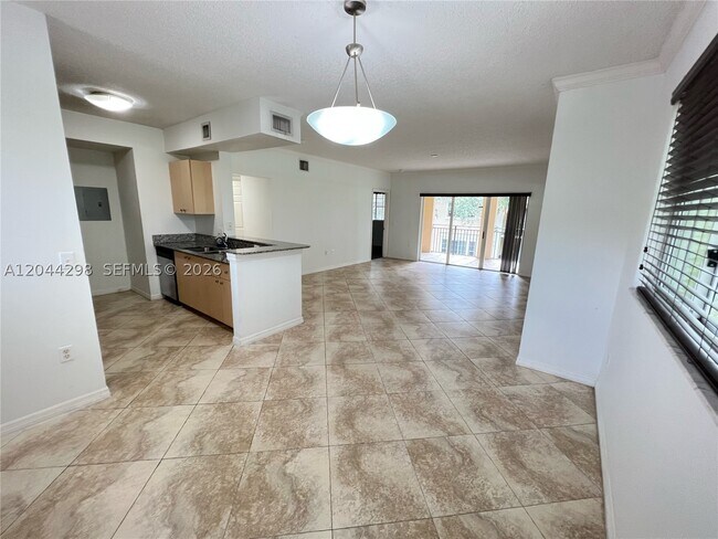 Building Photo - 2490 Centergate Dr