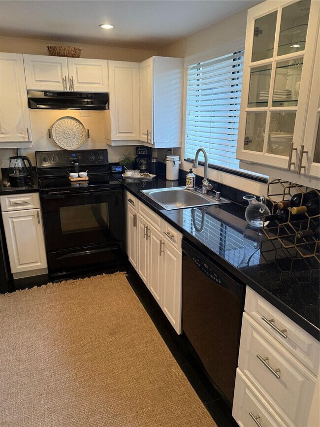 Building Photo - 15126 Ashland St