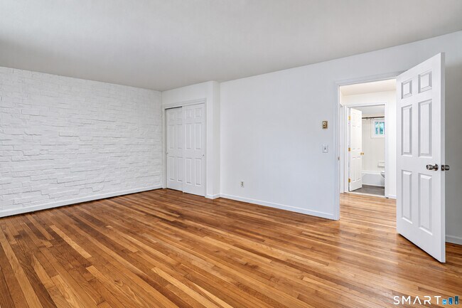 Building Photo - 19 Denlar Dr
