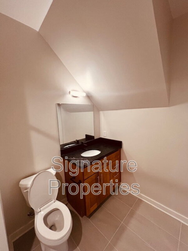 Building Photo - 712 High St