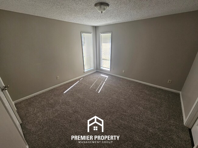 Building Photo - 3951 Silverleaf Rd