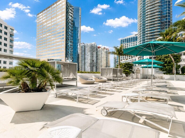 Building Photo - 951 Brickell Ave