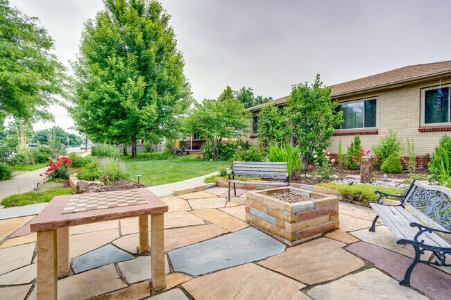 Building Photo - 3560 Dahlia St