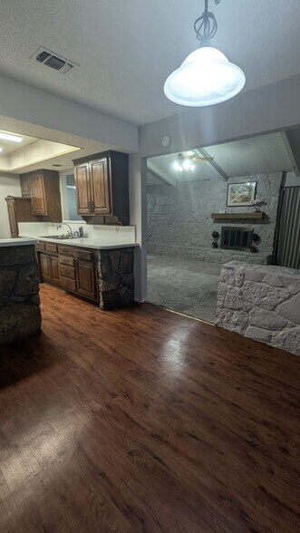 Building Photo - 9821 Bancroft Dr