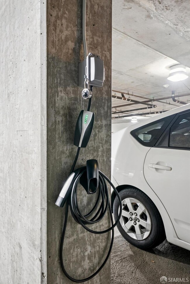 Building Photo - 501 Beale St