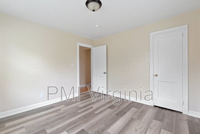 Building Photo - 141 Howe St