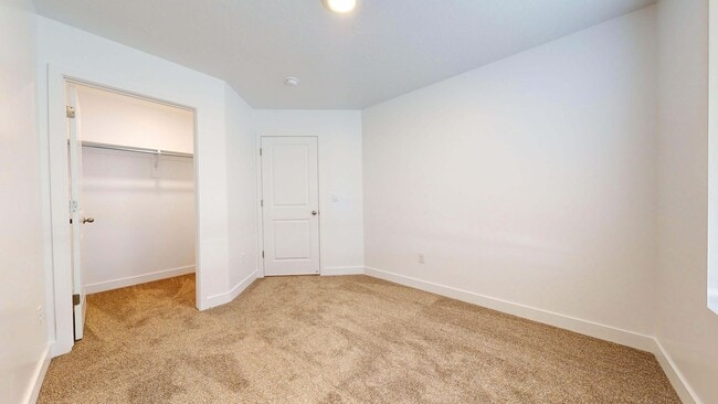 Building Photo - Newer Old Sorrel Townhome